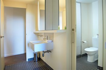 City Edge Serviced Apartments East Melbourne - Accommodation VIC 3