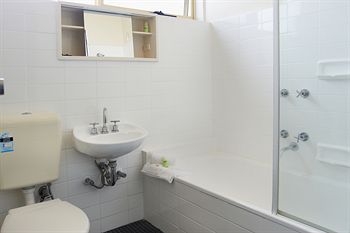 City Edge Serviced Apartments East Melbourne - Accommodation VIC 23