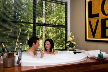 Amore On Buderim Luxury Rainforest Cabins - Accommodation VIC 18