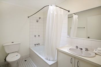 Beach Breakers Resort - Accommodation VIC 36