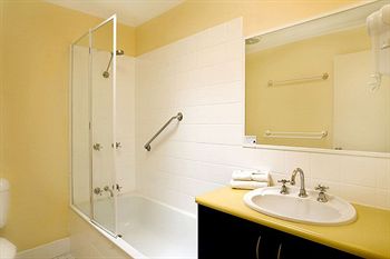 Beach Breakers Resort - Accommodation VIC 0