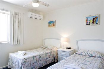 Beach Breakers Resort - Accommodation VIC 2