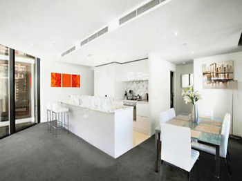 Docklands Executive Apartments - Accommodation VIC 9