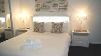 Docklands Executive Apartments - Accommodation VIC 21