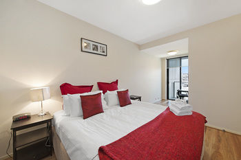Docklands Private Collection Of Apartments - NewQuay - Accommodation VIC 10