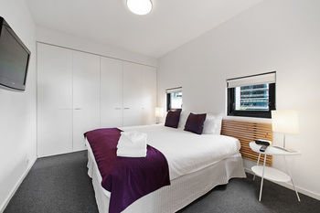 Docklands Private Collection Of Apartments - NewQuay - Accommodation VIC 11
