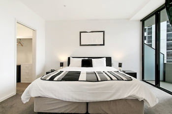Docklands Private Collection Of Apartments - NewQuay - Accommodation VIC 18