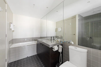 Docklands Private Collection Of Apartments - NewQuay - Accommodation VIC 38