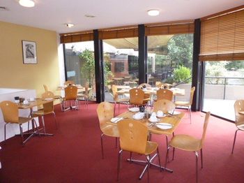 Dingley International Hotel - Accommodation VIC 3