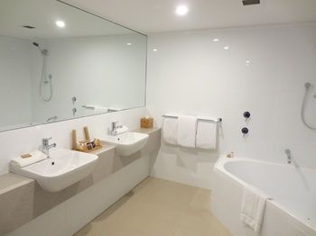 Dingley International Hotel - Accommodation VIC 9