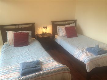 Australian Home Away @ East Doncaster Andersons Creek 1 - Accommodation VIC 4