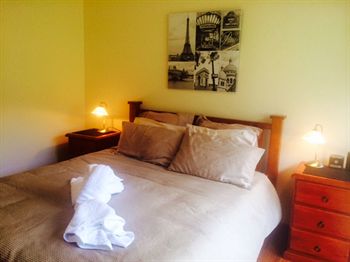 Australian Home Away @ East Doncaster Andersons Creek 1 - Accommodation VIC 6