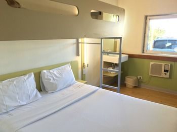 Ibis Budget Campbelltown - Accommodation VIC 4
