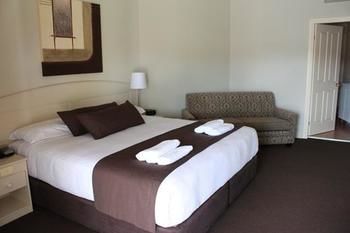Bowen Inn Motel - Accommodation VIC 1