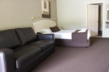 Bowen Inn Motel - Accommodation VIC 10