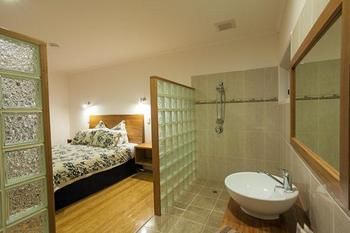 Coverdales B & B At Eumundi - Accommodation VIC 2