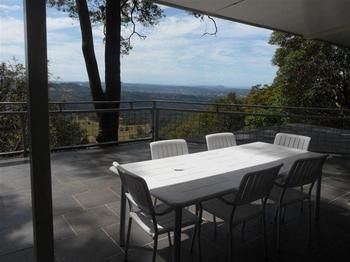 Treetops Accommodation Montville - Accommodation VIC 3