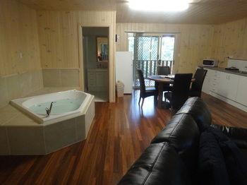 Treetops Accommodation Montville - Accommodation VIC 43