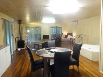 Treetops Accommodation Montville - Accommodation VIC 44