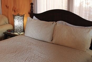 Peppertree Cottage - Accommodation VIC 13