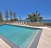 Clubb Coolum Beach Resort - Accommodation VIC