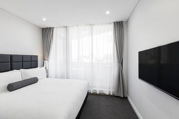 Meriton Serviced Apartments Church Street - Accommodation VIC 9