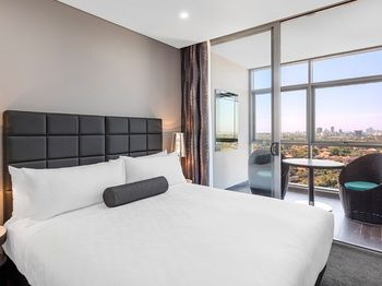Meriton Serviced Apartments Church Street - Accommodation VIC 11