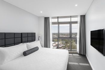 Meriton Serviced Apartments Church Street - Accommodation VIC 12