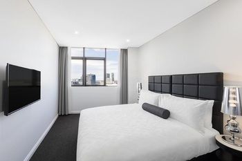 Meriton Serviced Apartments Church Street - Accommodation VIC 14