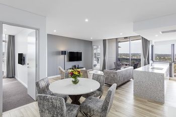 Meriton Serviced Apartments Church Street - Accommodation VIC 15