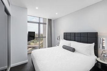 Meriton Serviced Apartments Church Street - Accommodation VIC 16