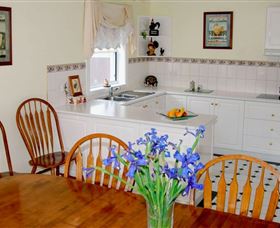 Addlestone House Bed & Breakfast - Accommodation VIC 3