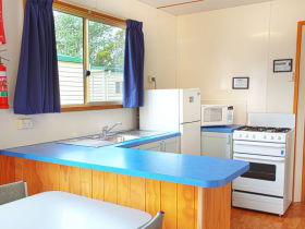 Discovery Holiday Parks  Hadspen Cosy Cabins - Accommodation VIC 1
