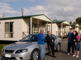 Discovery Holiday Parks  Hadspen Cosy Cabins - Accommodation VIC 2