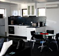 Rosie's Cottage and Town House - Accommodation VIC