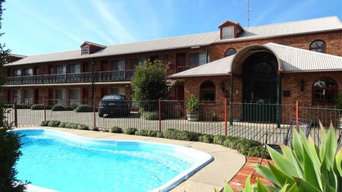 Hermitage Motor Inn - Accommodation VIC 3