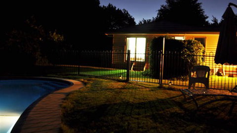 Annie's Garden Retreat - Accommodation VIC 5