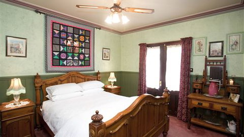 Barwood House Beechworth - Accommodation VIC 3