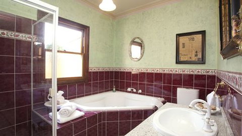 Barwood House Beechworth - Accommodation VIC 4