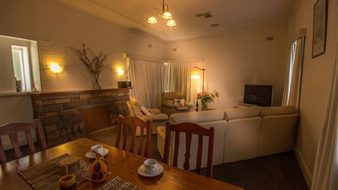 Benson House And Benson Lodge - Accommodation VIC 0
