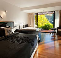 Springs Spa Villa - Accommodation VIC