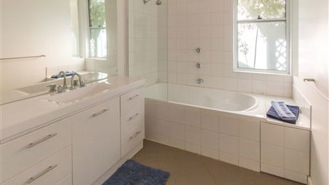 Muscat House - Accommodation VIC 3