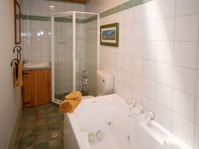 Karinga Park Coach House - Accommodation VIC 3