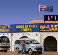 Radeka Downunder Underground Motel and Backpacker Inn - Accommodation VIC