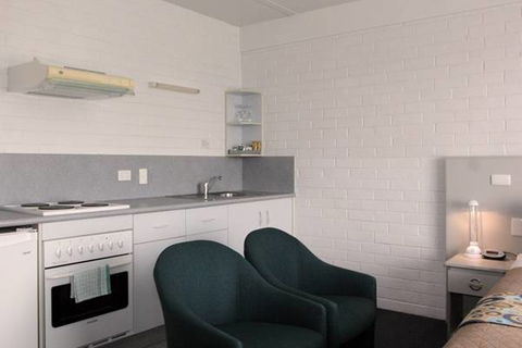 Adina Place Motel Apartments - Accommodation VIC 1