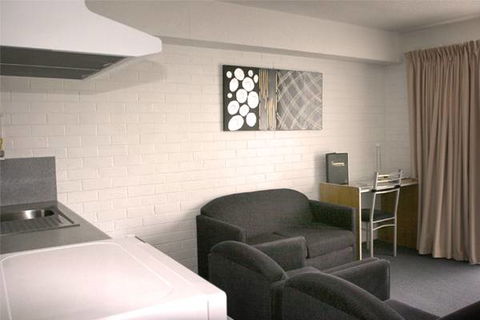 Adina Place Motel Apartments - Accommodation VIC 2