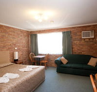 Allan Cunningham Motel and Old Wagon Restaurant - Accommodation VIC