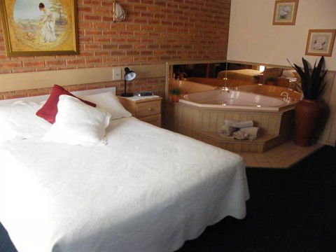 BEST WESTERN Colonial Motor Inn Bairnsdale - Accommodation VIC 2