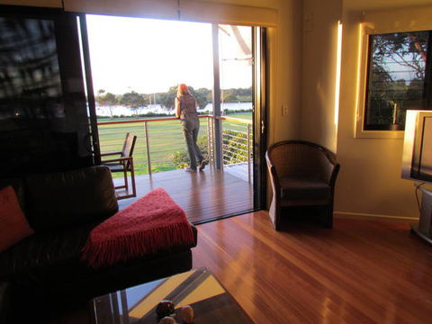 Club Yamba Luxury Hilltop Villas - Accommodation VIC 10