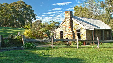 Adelaide Hills Country Cottages - Gum Tree Cottage - Accommodation VIC 3